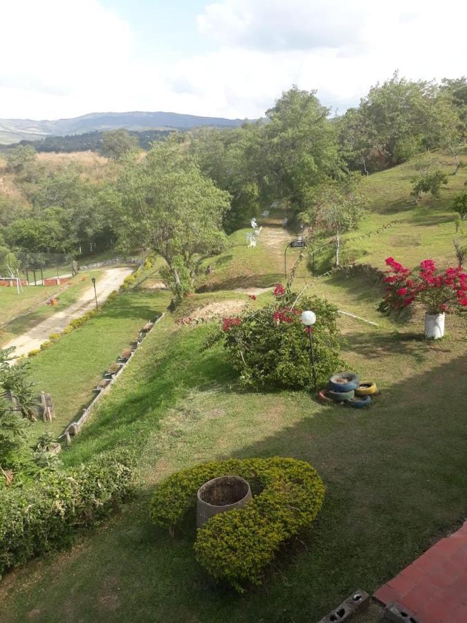 Hotel Campestre La Loma Curití Extérieur photo